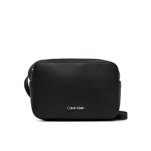 Torebka Calvin Klein Ck Must Camera Bag K60K610293 Czarny ze sklepu eobuwie.pl w kategorii Listonoszki - zdjęcie 182113177