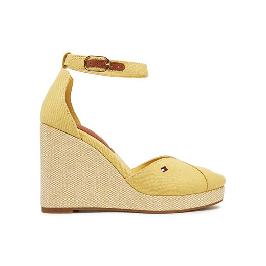 Półbuty Tommy Hilfiger Flag High Wedge Espad Closed Toe FW0FW08494 Żółty ze sklepu eobuwie.pl w kategorii Espadryle damskie - zdjęcie 182113399