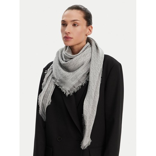 Chusta Calvin Klein K60K608779 Szary ze sklepu eobuwie.pl w kategorii Szaliki i chusty damskie - zdjęcie 182114128
