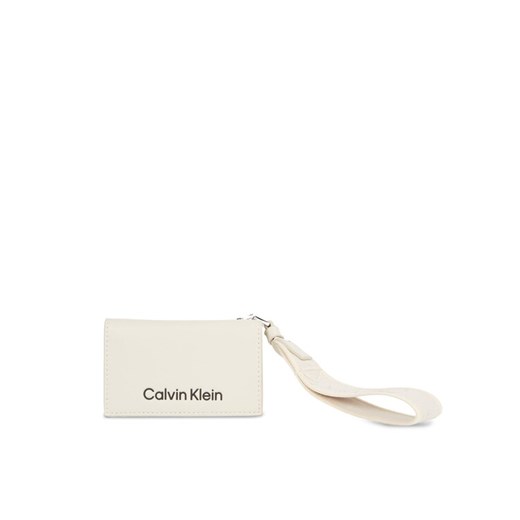Mały Portfel Damski Calvin Klein Gracie K60K611689 Beżowy ze sklepu eobuwie.pl w kategorii Portfele damskie - zdjęcie 182114439