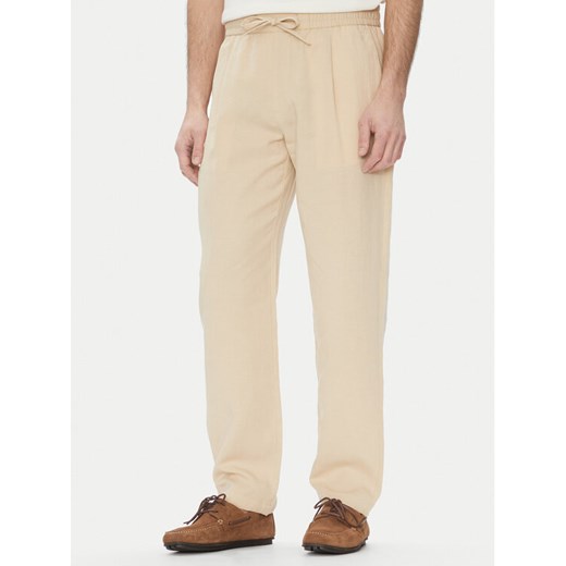 Marciano Guess Spodnie materiałowe 5GHB03 2310Z Beżowy Regular Fit ze sklepu MODIVO w kategorii Spodnie męskie - zdjęcie 182594525