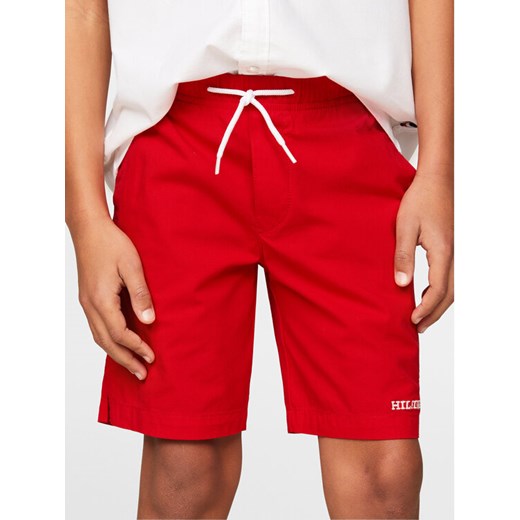 Tommy Hilfiger Szorty materiałowe Pull On Monotype KB0KB08948 Czerwony Regular Fit ze sklepu MODIVO w kategorii Spodenki chłopięce - zdjęcie 182594606