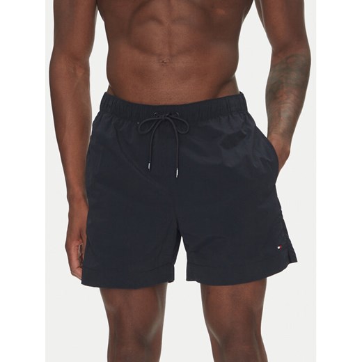 Tommy Hilfiger Szorty kąpielowe Essential UM0UM02793 Granatowy Regular Fit ze sklepu MODIVO w kategorii Kąpielówki - zdjęcie 182594978