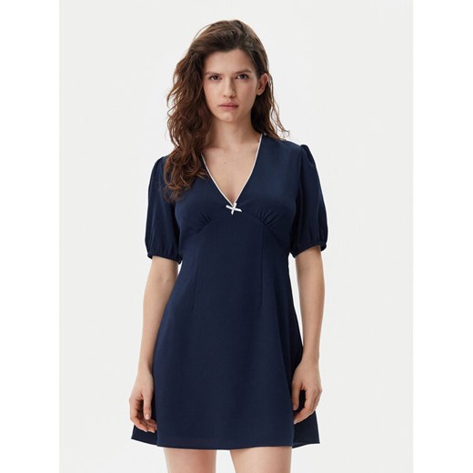 Tommy Jeans Sukienka letnia DW0DW20337 Granatowy Regular Fit ze sklepu MODIVO w kategorii Sukienki - zdjęcie 182595079