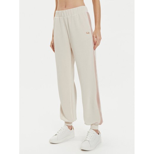 EA7 Emporio Armani Spodnie dresowe 6DTP74 TJZBZ 1120 Beżowy Regular Fit ze sklepu MODIVO w kategorii Spodnie damskie - zdjęcie 182595295