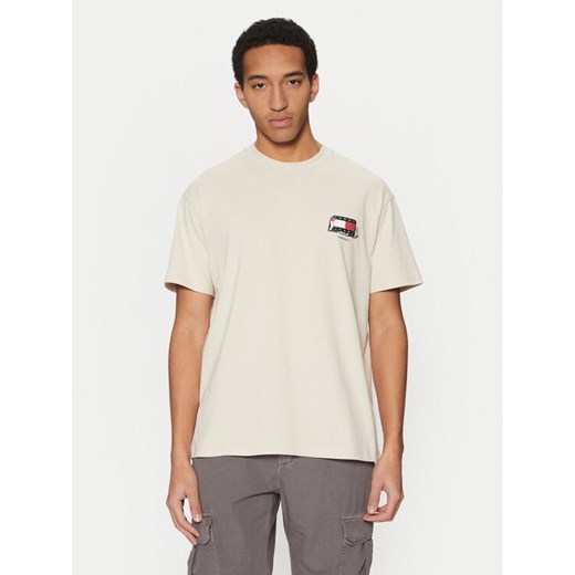 Tommy Jeans T-Shirt Novelty DM0DM20351 Beżowy Relaxed Fit ze sklepu MODIVO w kategorii T-shirty męskie - zdjęcie 182595479