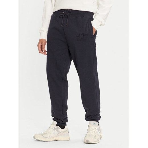 Gant Spodnie dresowe Tonal Shield 2039023 Granatowy Regular Fit ze sklepu MODIVO w kategorii Spodnie męskie - zdjęcie 182595646