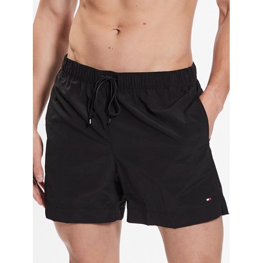 Tommy Hilfiger Szorty kąpielowe Essential UM0UM02793 Czarny Regular Fit ze sklepu MODIVO w kategorii Kąpielówki - zdjęcie 182596306