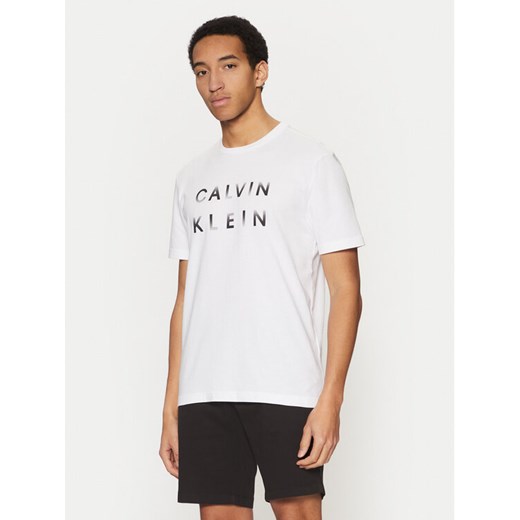 Calvin Klein T-Shirt K10K114156 Biały Regular Fit ze sklepu MODIVO w kategorii T-shirty męskie - zdjęcie 182596578