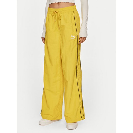 Puma Spodnie dresowe Play Loud T7 626807 Żółty Relaxed Fit ze sklepu MODIVO w kategorii Spodnie damskie - zdjęcie 182596895