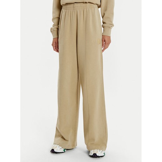 Lacoste Spodnie dresowe XF2657 Beżowy Wide Leg ze sklepu MODIVO w kategorii Spodnie damskie - zdjęcie 182597138