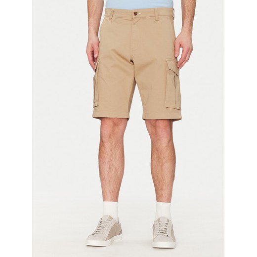 Gant Szorty materiałowe 205069 Beżowy Relaxed Fit ze sklepu MODIVO w kategorii Spodenki męskie - zdjęcie 182598689