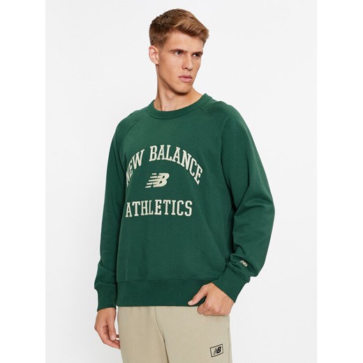 New Balance Bluza Athletics Varsity Fleece Crewneck MT33550 Zielony Regular Fit ze sklepu MODIVO w kategorii Bluzy męskie - zdjęcie 182599018