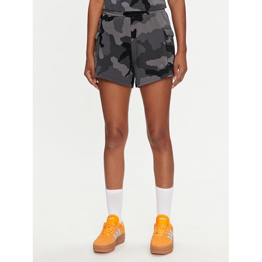 adidas Szorty sportowe Essentials 3-Stripes Camo-Print IX3707 Szary Loose Fit ze sklepu MODIVO w kategorii Szorty - zdjęcie 182599148