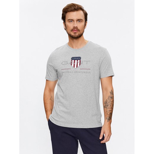 Gant T-Shirt Reg Archive Shield Ss 2003199 Szary Regular Fit ze sklepu MODIVO w kategorii T-shirty męskie - zdjęcie 182599316