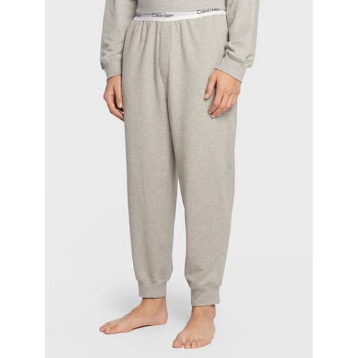 Calvin Klein Underwear Spodnie piżamowe 000NM2302E Szary Relaxed Fit ze sklepu MODIVO w kategorii Piżamy męskie - zdjęcie 182601597