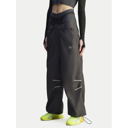 adidas by Stella McCartney Spodnie dresowe Stella McCartney Woven JI5248 Czarny Loose Fit ze sklepu MODIVO w kategorii Spodnie damskie - zdjęcie 182602355