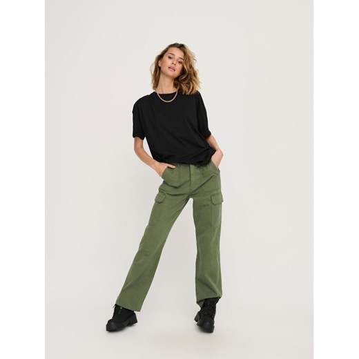 ONLY Spodnie materiałowe 15300976 Zielony Loose Fit ze sklepu MODIVO w kategorii Spodnie damskie - zdjęcie 182602956