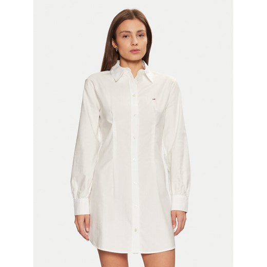 Tommy Jeans Sukienka koszulowa DW0DW20471 Biały Regular Fit ze sklepu MODIVO w kategorii Sukienki - zdjęcie 182603558