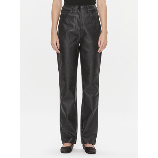 Calvin Klein Jeans Spodnie z imitacji skóry J20J222552 Czarny Straight Fit ze sklepu MODIVO w kategorii Spodnie damskie - zdjęcie 182603697