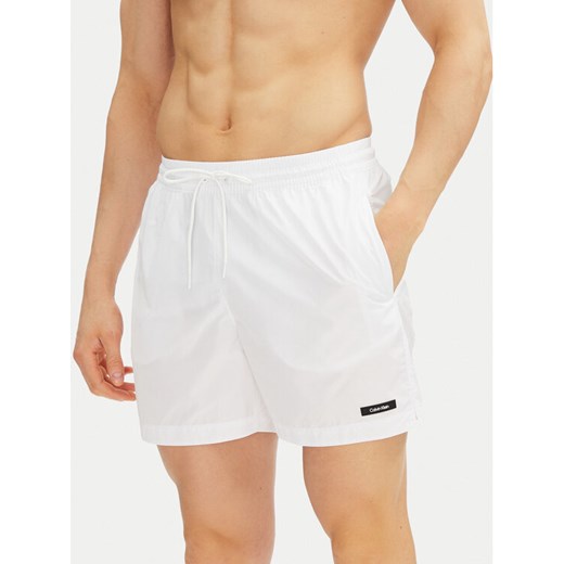 Calvin Klein Swimwear Szorty kąpielowe KM0KM01111 Biały Regular Fit ze sklepu MODIVO w kategorii Kąpielówki - zdjęcie 182603758