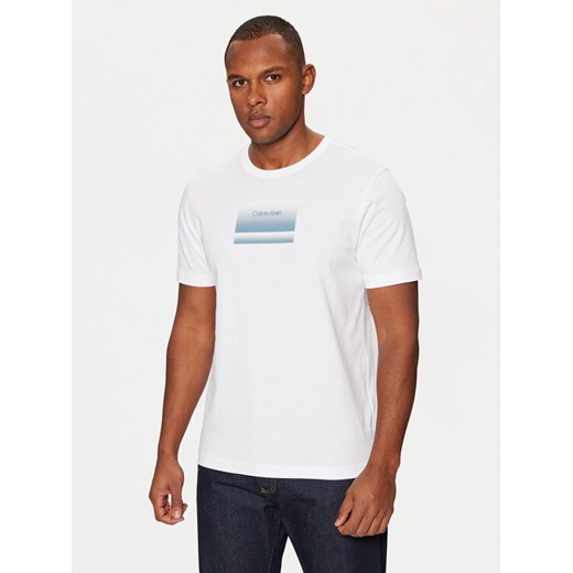 Calvin Klein T-Shirt K10K113803 Biały Regular Fit ze sklepu MODIVO w kategorii T-shirty męskie - zdjęcie 182603798