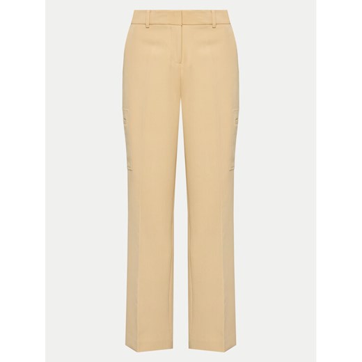 DKNY Spodnie materiałowe UB4PX263 Beżowy Regular Fit ze sklepu MODIVO w kategorii Spodnie damskie - zdjęcie 182604429