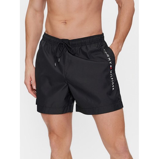 Tommy Hilfiger Szorty kąpielowe UM0UM03258 Czarny Regular Fit ze sklepu MODIVO w kategorii Kąpielówki - zdjęcie 182604609