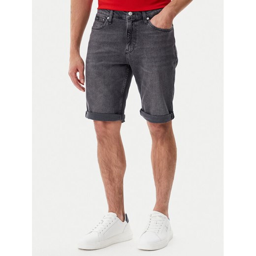 Calvin Klein Jeans Szorty jeansowe J30J327515 Szary Slim Fit ze sklepu MODIVO w kategorii Spodenki męskie - zdjęcie 182604618
