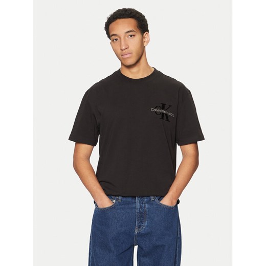 Calvin Klein Jeans T-Shirt Bristle Monologo J30J327107 Czarny Regular Fit ze sklepu MODIVO w kategorii T-shirty męskie - zdjęcie 182604655