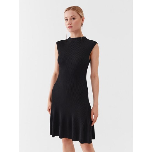 Guess Sukienka codzienna W3YK20 Z2U00 Czarny Slim Fit ze sklepu MODIVO w kategorii Sukienki - zdjęcie 182604717