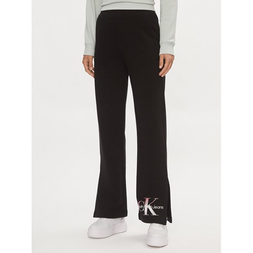 Calvin Klein Jeans Spodnie dresowe Diffused Monologo J20J223422 Czarny Regular Fit ze sklepu MODIVO w kategorii Spodnie damskie - zdjęcie 182604787