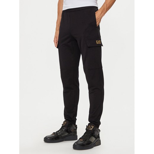 EA7 Emporio Armani Spodnie dresowe 8NPP67 PJVRZ 0208 Czarny Regular Fit ze sklepu MODIVO w kategorii Spodnie męskie - zdjęcie 182604938