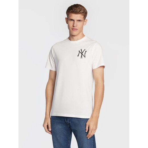 New Era T-Shirt New York Yankees Logo Infill 60284710 Biały Regular Fit ze sklepu MODIVO w kategorii T-shirty męskie - zdjęcie 182606599