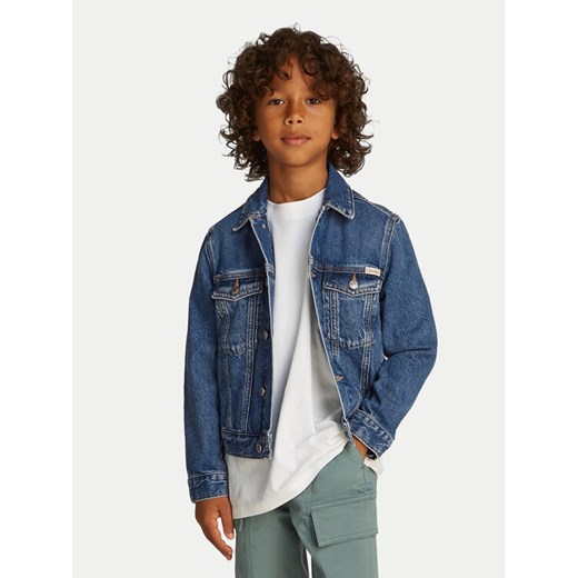 Calvin Klein Jeans Kurtka jeansowa IB0IB02505 Granatowy Regular Fit ze sklepu MODIVO w kategorii Kurtki chłopięce - zdjęcie 182606996