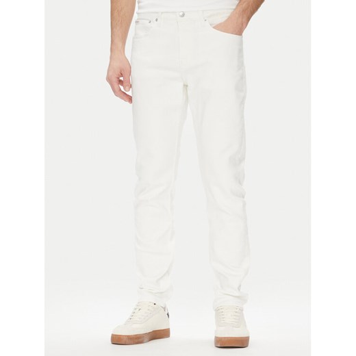 Calvin Klein Jeans Jeansy J30J327541 Biały Slim Fit ze sklepu MODIVO w kategorii Jeansy męskie - zdjęcie 182609638