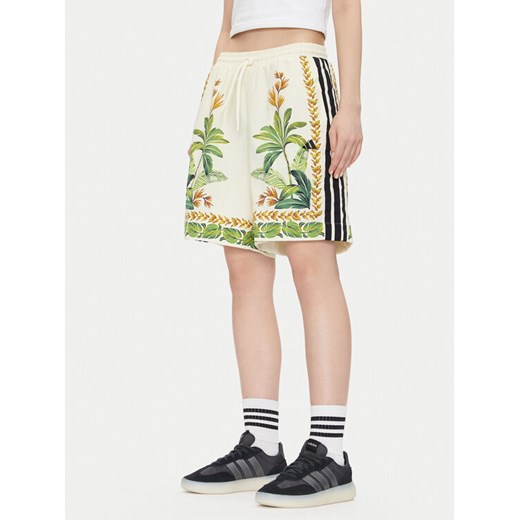 adidas Szorty sportowe FARM Premium JD6288 Écru Loose Fit ze sklepu MODIVO w kategorii Szorty - zdjęcie 182609648