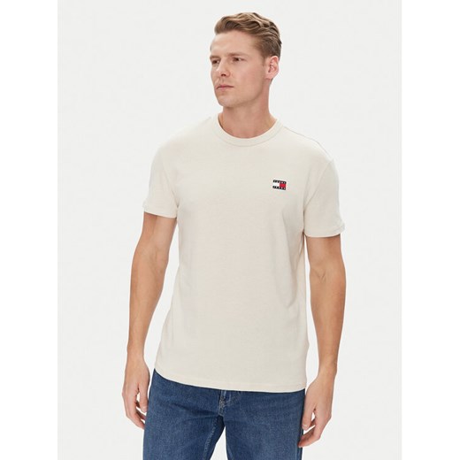 Tommy Jeans T-Shirt Badge DM0DM20322 Beżowy Regular Fit ze sklepu MODIVO w kategorii T-shirty męskie - zdjęcie 182609836