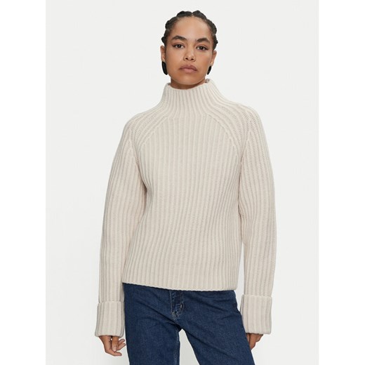Calvin Klein Golf K20K207439 Écru Regular Fit ze sklepu MODIVO w kategorii Swetry damskie - zdjęcie 182610618