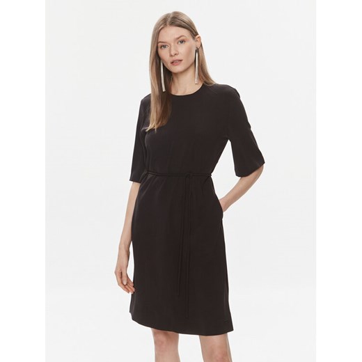Calvin Klein Sukienka codzienna K20K206375 Czarny Regular Fit ze sklepu MODIVO w kategorii Sukienki - zdjęcie 182610829