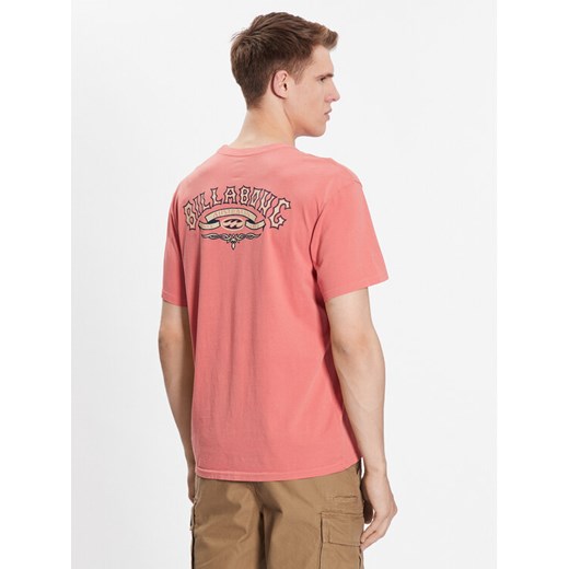 Billabong T-Shirt Arch Wave ABYZT01707 Koralowy Regular Fit ze sklepu MODIVO w kategorii T-shirty męskie - zdjęcie 182611388