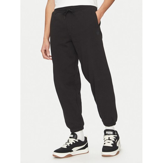 Vans Spodnie dresowe Premium VN000P5F Czarny Loose Fit ze sklepu MODIVO w kategorii Spodnie męskie - zdjęcie 182611489