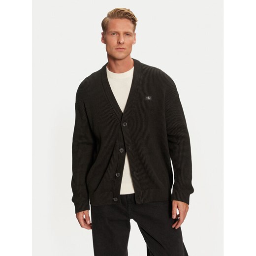 Calvin Klein Jeans Kardigan J30J326201 Czarny Regular Fit ze sklepu MODIVO w kategorii Swetry męskie - zdjęcie 182611659