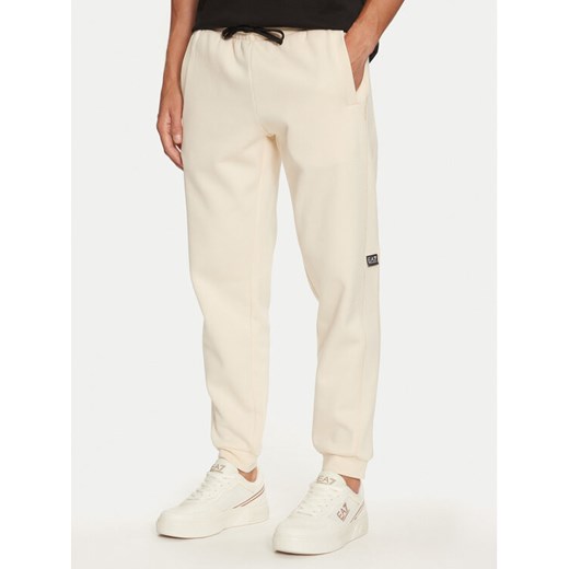 EA7 Emporio Armani Spodnie dresowe 6DPP58 PJVTZ 1713 Beżowy Regular Fit ze sklepu MODIVO w kategorii Spodnie męskie - zdjęcie 182611878