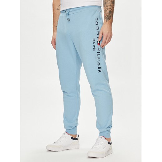 Tommy Hilfiger Spodnie dresowe Logo MW0MW08388 Błękitny Regular Fit ze sklepu MODIVO w kategorii Spodnie męskie - zdjęcie 182612718