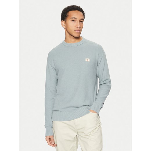 Calvin Klein Jeans Sweter J30J326746 Niebieski Relaxed Fit ze sklepu MODIVO w kategorii Swetry męskie - zdjęcie 182613007