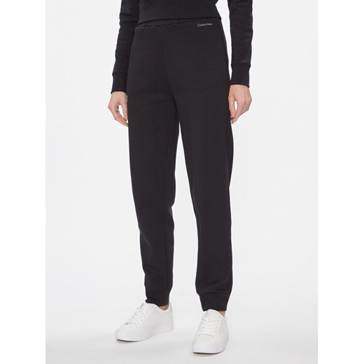 Calvin Klein Spodnie dresowe Metallic Micro Logo Jogger K20K206965 Czarny Regular Fit ze sklepu MODIVO w kategorii Spodnie damskie - zdjęcie 182613095