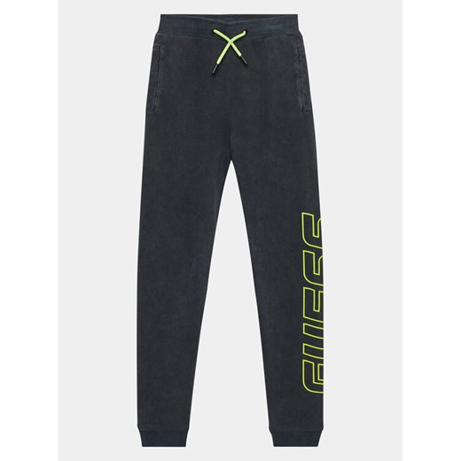 Guess Spodnie dresowe L3BQ14 KBYX0 Czarny Relaxed Fit ze sklepu MODIVO w kategorii Spodnie chłopięce - zdjęcie 182613446