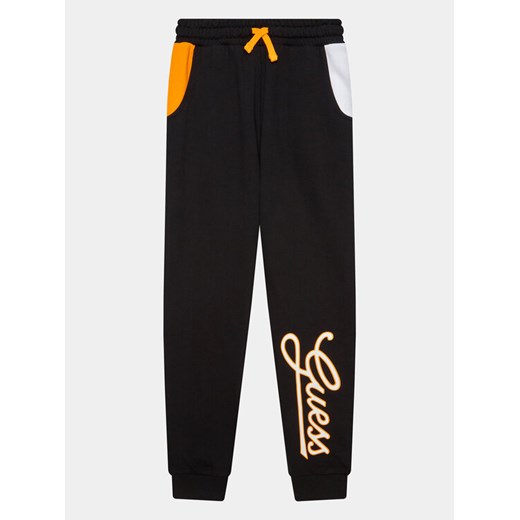 Guess Spodnie dresowe L3YQ34 KA6R3 Czarny Relaxed Fit ze sklepu MODIVO w kategorii Spodnie chłopięce - zdjęcie 182613638