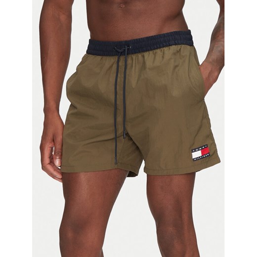 Tommy Hilfiger Szorty kąpielowe UM0UM03455 Khaki Regular Fit ze sklepu MODIVO w kategorii Kąpielówki - zdjęcie 182613988